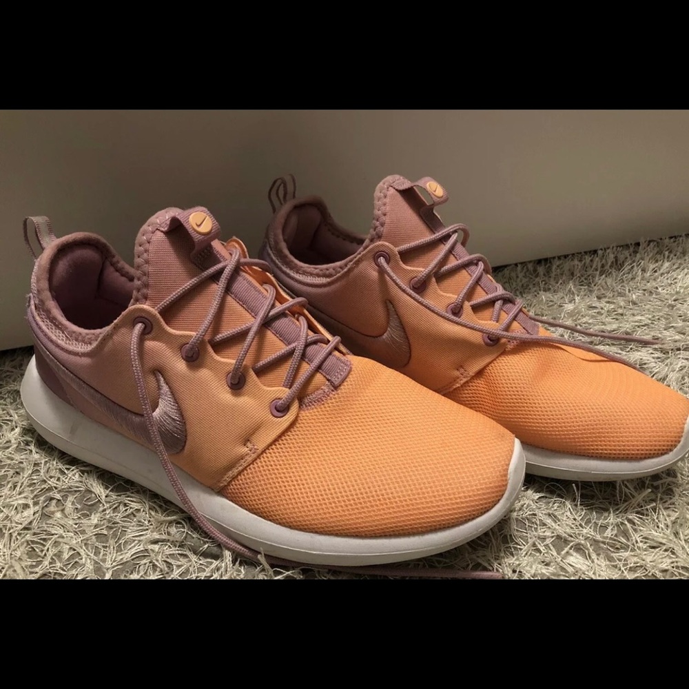 Nike Athletic Sneakers Womens Size 10.5 Roshe Two Orchid/Sunset Glow
